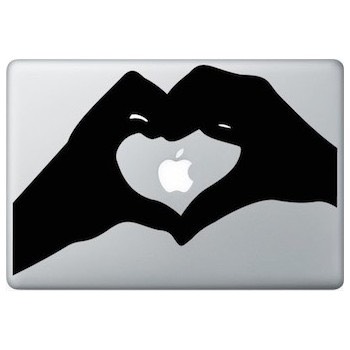 sticker-macbook-coeur-avec-mains